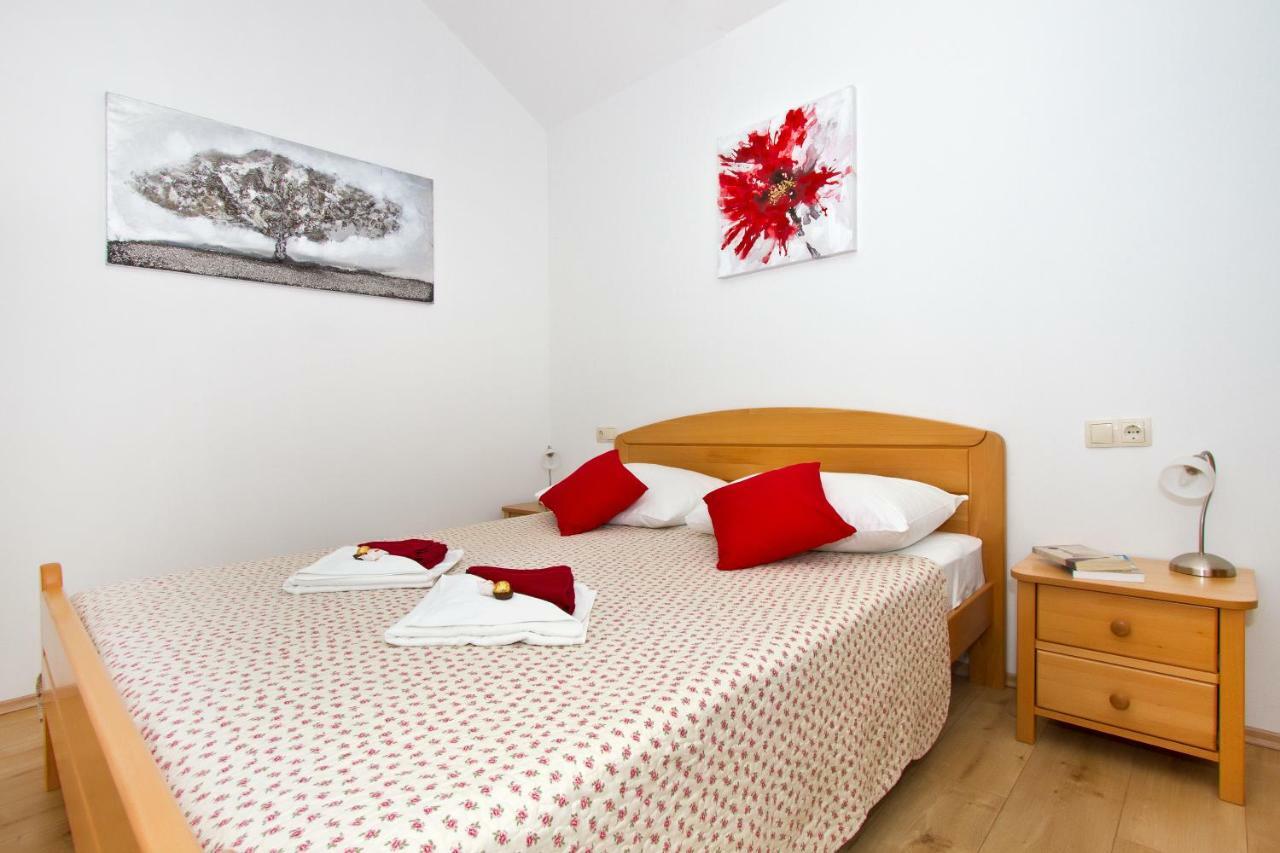 Villa Omis Michy - Family House For Big And Small Groups 外观 照片