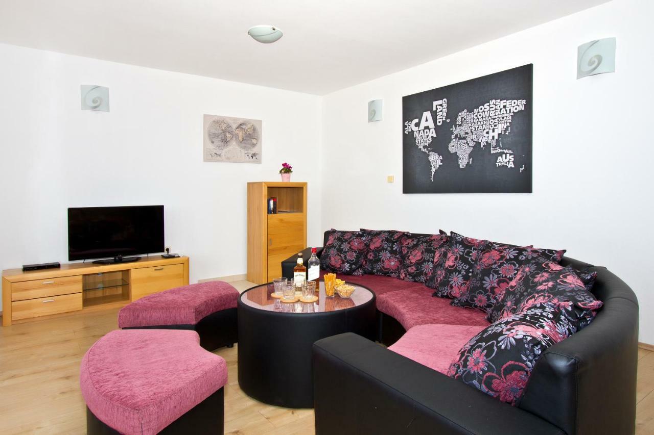 Villa Omis Michy - Family House For Big And Small Groups 外观 照片