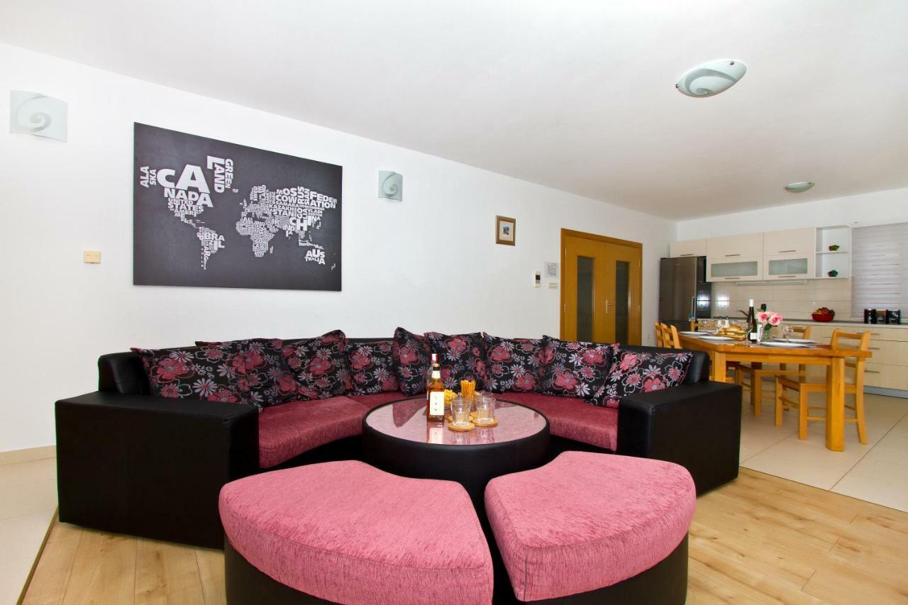 Villa Omis Michy - Family House For Big And Small Groups 外观 照片