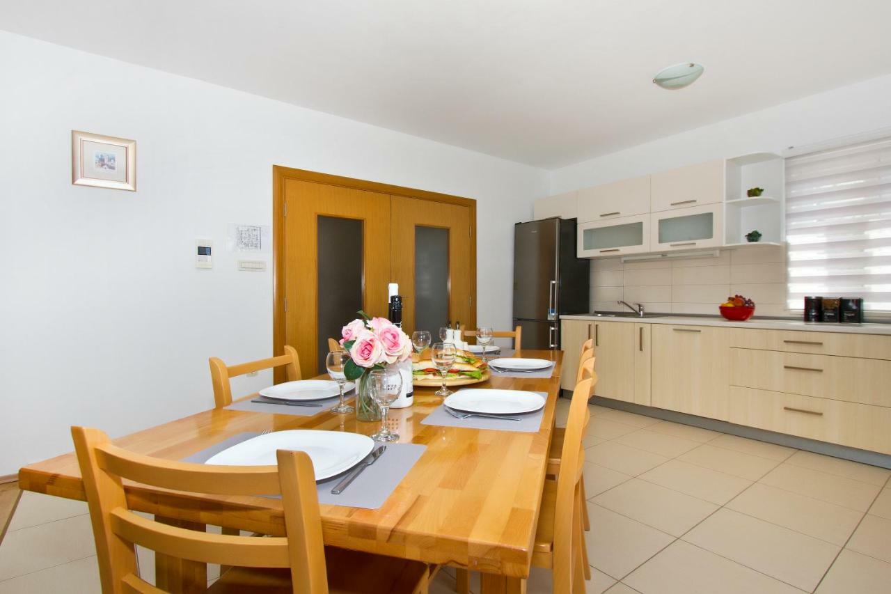 Villa Omis Michy - Family House For Big And Small Groups 外观 照片
