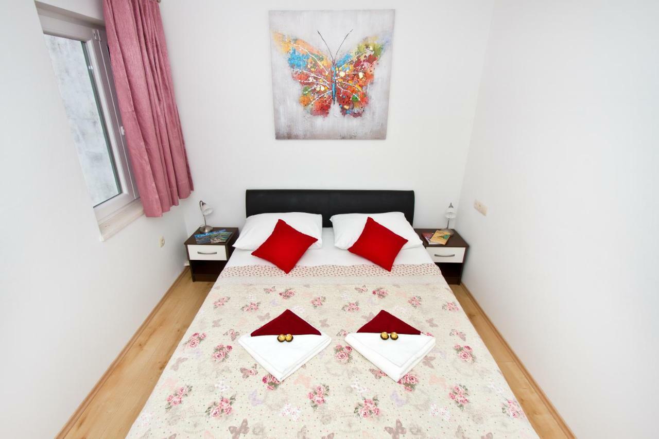 Villa Omis Michy - Family House For Big And Small Groups 外观 照片
